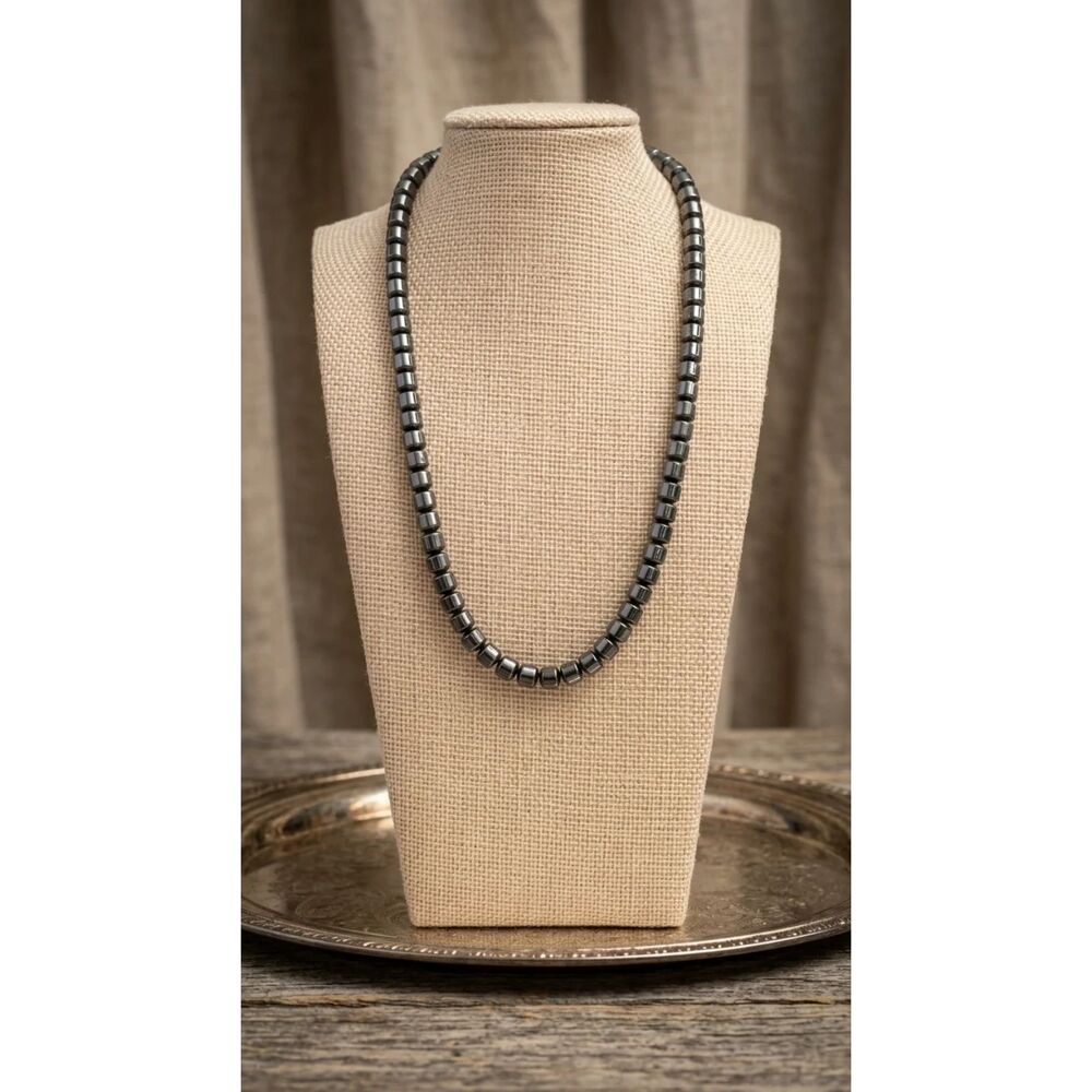 Hematite — Neckalace  · Sz 8"